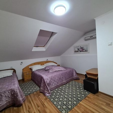 Casa Bianca Hotell Două Mai Exteriör bild