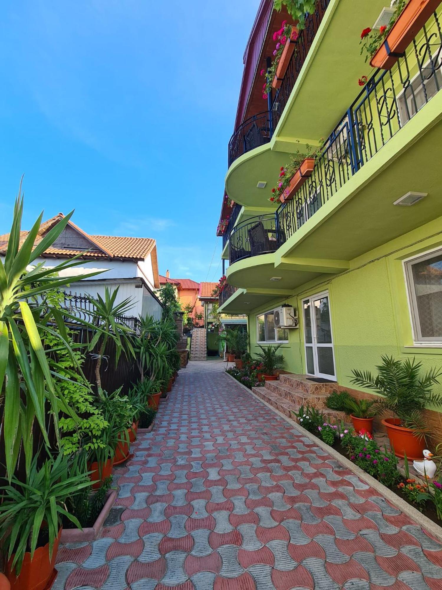 Casa Bianca Hotell Două Mai Exteriör bild