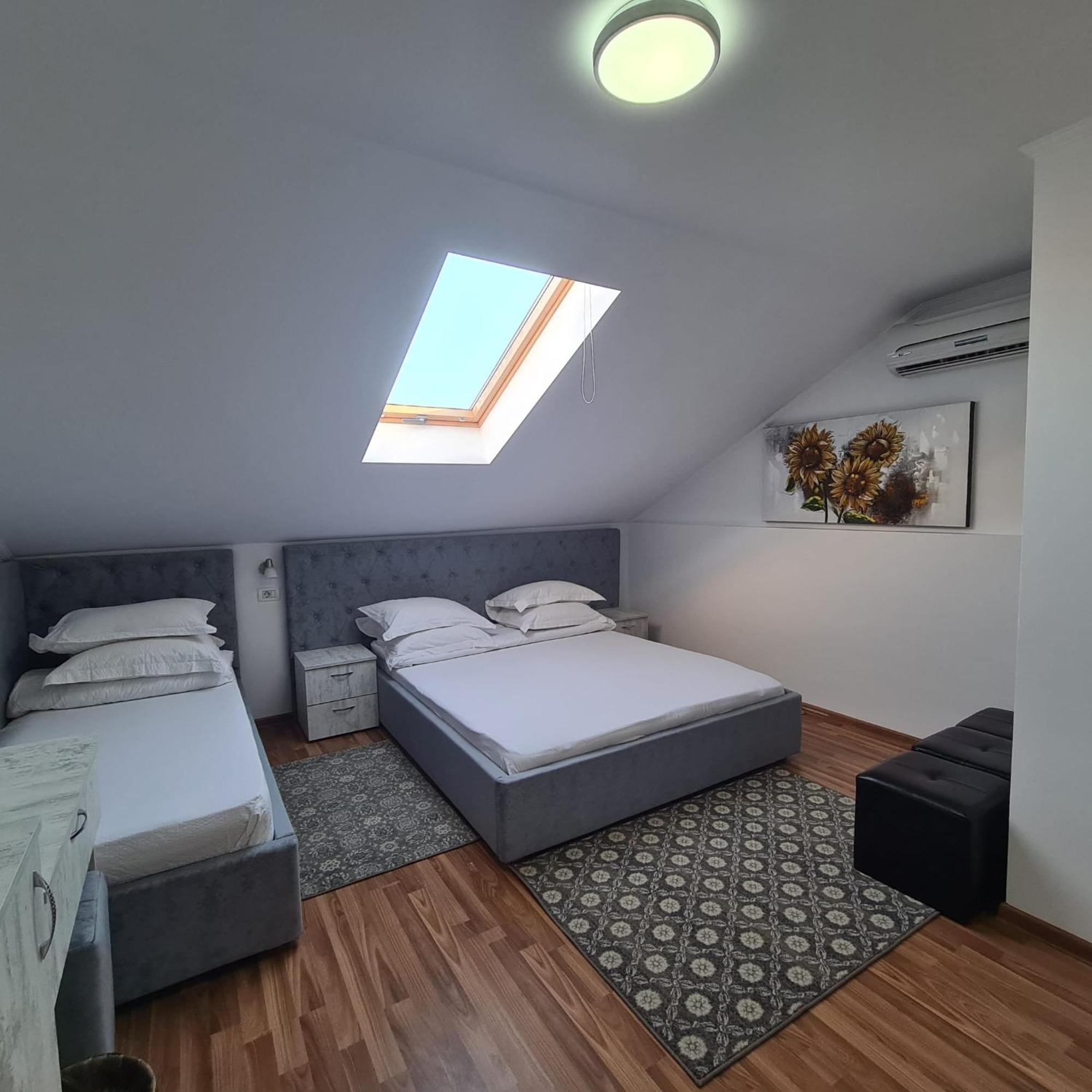 Casa Bianca Hotell Două Mai Exteriör bild